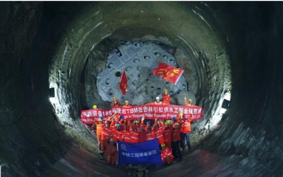 中铁装备成功研发直径15米岩石隧道掘进机