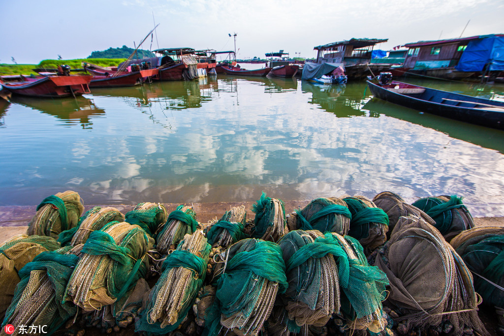鄱阳湖第17个禁渔期即将结束 渔民整理渔具渔船等待开渔