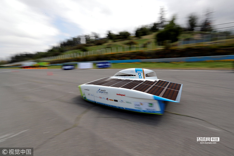 智利举办太阳能汽车比赛 参赛车辆造型奇特似游艇