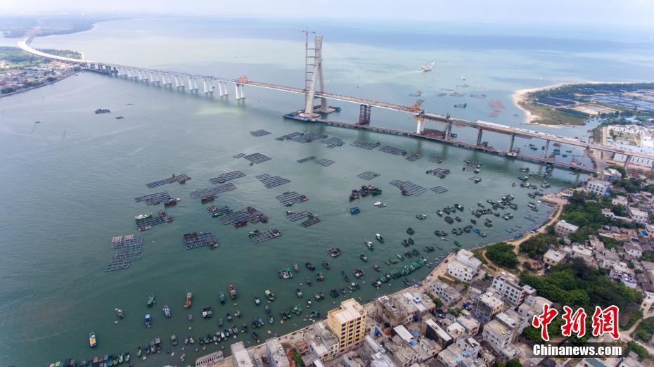 中国首座跨越地震活动断层桥梁主桥合龙