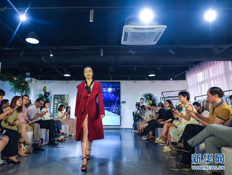 毛衫时尚小镇的“时尚转型”